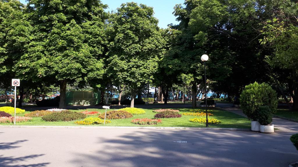 Apartments Flora 1 Бургас Экстерьер фото